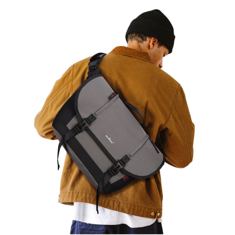 Classic Messenger Bag